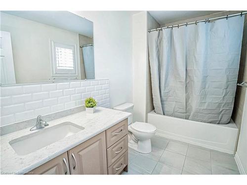 155 Mohawk Road E, Hamilton, ON - Indoor Photo Showing Bathroom