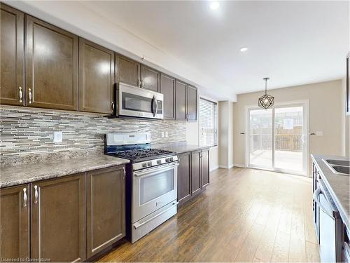 45 Lisbeth Crescent, Kawartha Lakes, ON - Indoor Photo Showing Kitchen With Upgraded Kitchen