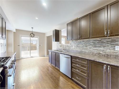 45 Lisbeth Crescent, Kawartha Lakes, ON - Indoor Photo Showing Kitchen With Upgraded Kitchen