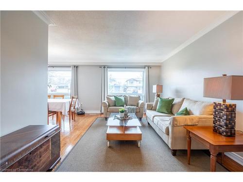 356 Delrex Boulevard, Halton, ON - Indoor Photo Showing Living Room