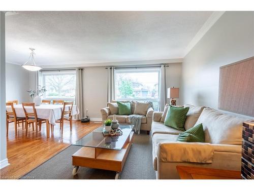 356 Delrex Boulevard, Halton, ON - Indoor Photo Showing Living Room