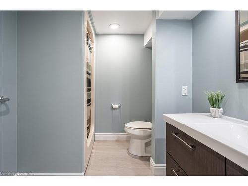 356 Delrex Boulevard, Halton, ON - Indoor Photo Showing Bathroom