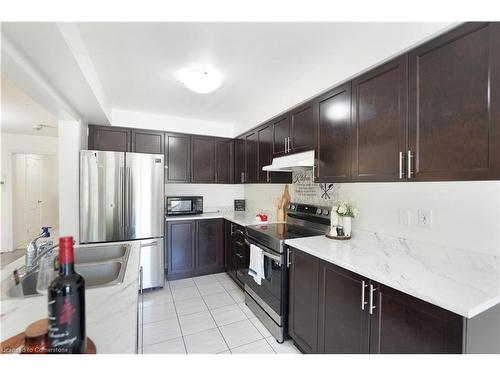 9-420 Linden Drive, Cambridge, ON - Indoor Photo Showing Kitchen With Upgraded Kitchen