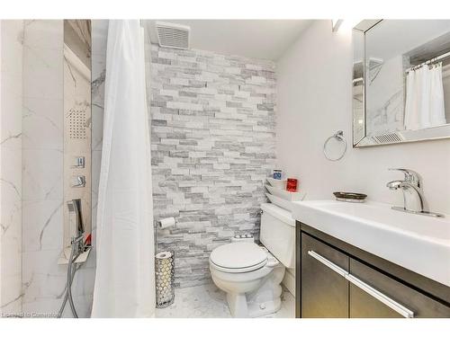 1220 Old Oak Drive, Oakville, ON - Indoor Photo Showing Bathroom