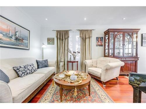 1220 Old Oak Drive, Oakville, ON - Indoor Photo Showing Living Room