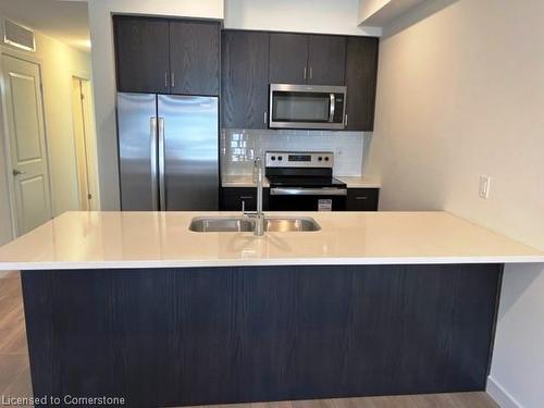 70-405 Myers Road, Cambridge, ON - Indoor Photo Showing Kitchen With Double Sink With Upgraded Kitchen