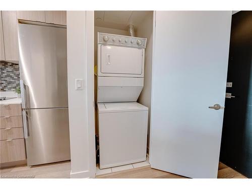 A527-5230 Dundas Street, Burlington, ON - Indoor Photo Showing Laundry Room