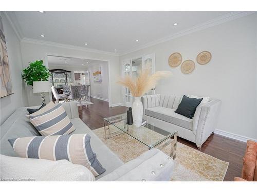 5 Crowsnest Crescent, Brampton, ON - Indoor Photo Showing Living Room