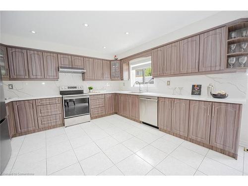 5 Crowsnest Crescent, Brampton, ON - Indoor Photo Showing Kitchen