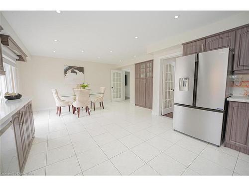 5 Crowsnest Crescent, Brampton, ON - Indoor Photo Showing Kitchen