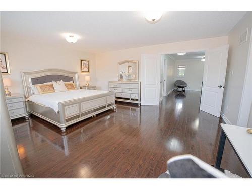 5 Crowsnest Crescent, Brampton, ON - Indoor Photo Showing Bedroom