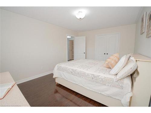 5 Crowsnest Crescent, Brampton, ON - Indoor Photo Showing Bedroom