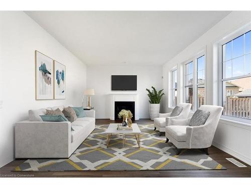 9175 White Oak Avenue, Niagara Falls, ON - Indoor Photo Showing Living Room With Fireplace