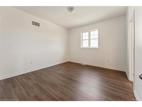 9175 White Oak Avenue, Niagara Falls, ON - Indoor Photo Showing Other Room