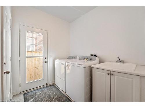 9175 White Oak Avenue, Niagara Falls, ON - Indoor Photo Showing Laundry Room