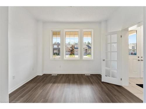 9175 White Oak Avenue, Niagara Falls, ON - Indoor Photo Showing Other Room