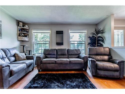 2 1/2 Leaside Drive, St. Catharines, ON - Indoor Photo Showing Living Room