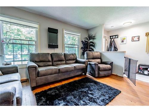 2 1/2 Leaside Drive, St. Catharines, ON - Indoor Photo Showing Living Room