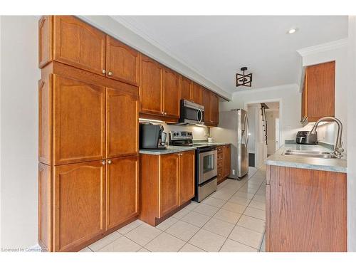 6981 Elliott Parliament Street, Mississauga, ON - Indoor Photo Showing Kitchen With Double Sink