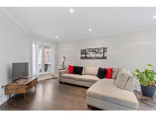 6981 Elliott Parliament Street, Mississauga, ON - Indoor Photo Showing Living Room