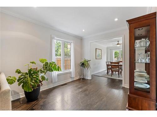 6981 Elliott Parliament Street, Mississauga, ON - Indoor Photo Showing Living Room