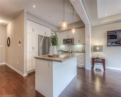 380 Threshing Mill Boulevard, Oakville, ON - Indoor Photo Showing Kitchen With Upgraded Kitchen