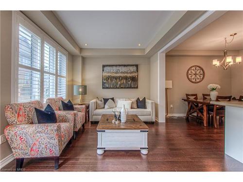 380 Threshing Mill Boulevard, Oakville, ON - Indoor Photo Showing Living Room