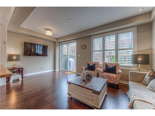 380 Threshing Mill Boulevard, Oakville, ON - Indoor Photo Showing Living Room