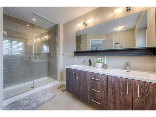 380 Threshing Mill Boulevard, Oakville, ON - Indoor Photo Showing Bathroom