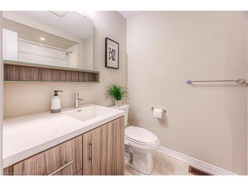 380 Threshing Mill Boulevard, Oakville, ON - Indoor Photo Showing Bathroom