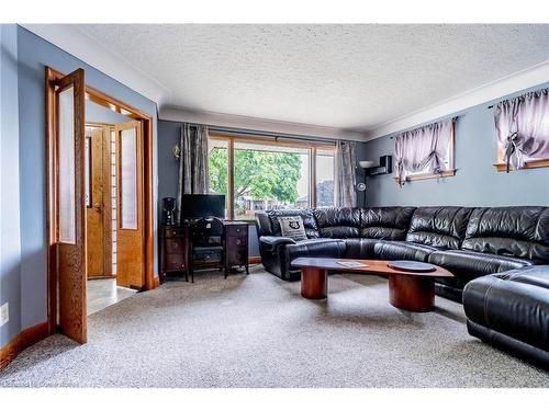 433 Bell Street, Port Colborne, ON - Indoor Photo Showing Living Room