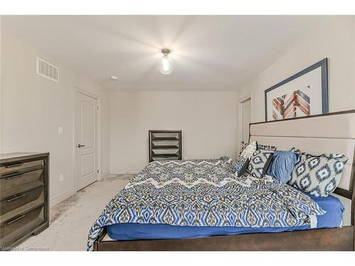 24 Toffee Trail, Hamilton, ON - Indoor Photo Showing Bedroom