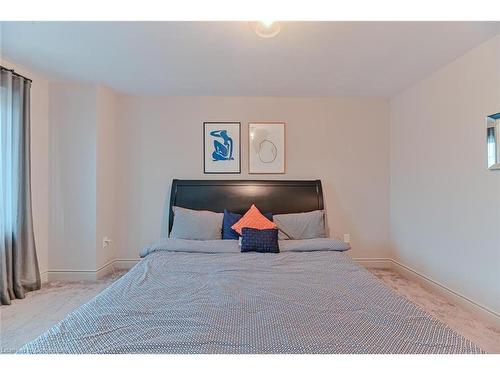 24 Toffee Trail, Hamilton, ON - Indoor Photo Showing Bedroom