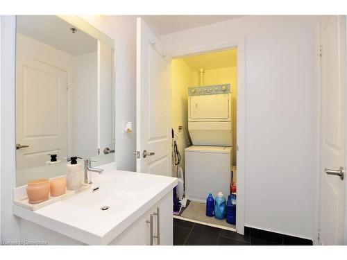 1413-55 Speers Road Drive, Oakville, ON - Indoor Photo Showing Laundry Room