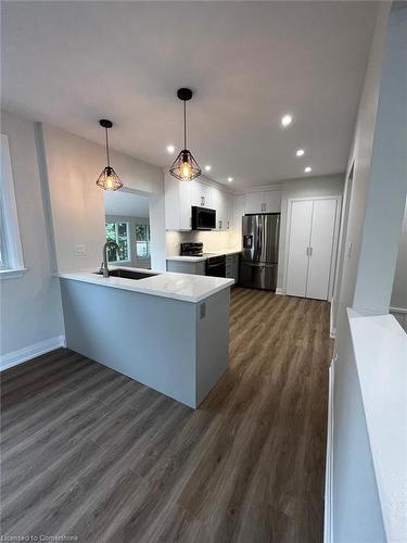 Upper-2086 Bridge Road, Oakville, ON - Indoor Photo Showing Kitchen