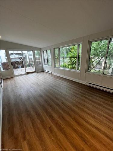 Upper-2086 Bridge Road, Oakville, ON - Indoor Photo Showing Living Room