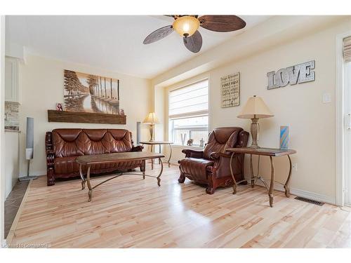 155 Thomas Avenue, Brantford, ON - Indoor Photo Showing Living Room