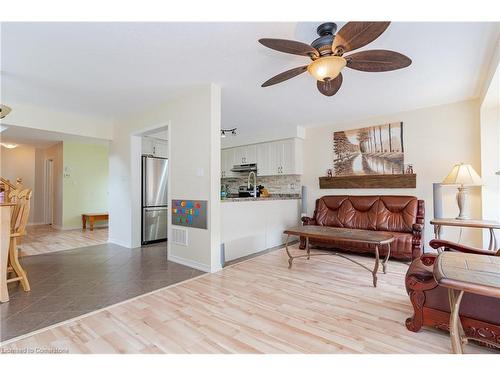 155 Thomas Avenue, Brantford, ON - Indoor Photo Showing Living Room