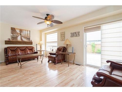 155 Thomas Avenue, Brantford, ON - Indoor Photo Showing Living Room