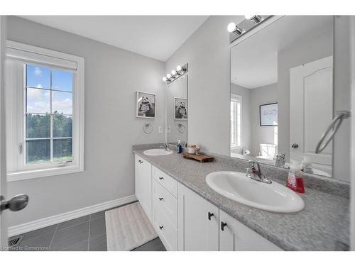 41 Vincent Street Street, Fergus, ON - Indoor Photo Showing Bathroom