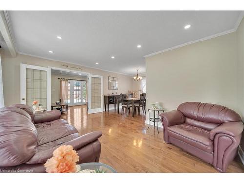 17 Gondola Crescent, Brampton, ON - Indoor Photo Showing Living Room