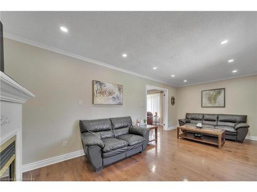 17 Gondola Crescent, Brampton, ON - Indoor Photo Showing Living Room