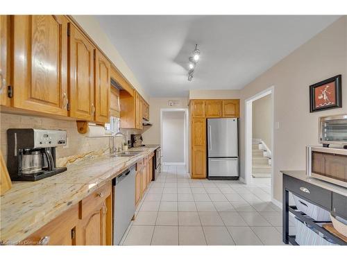 17 Gondola Crescent, Brampton, ON - Indoor Photo Showing Kitchen