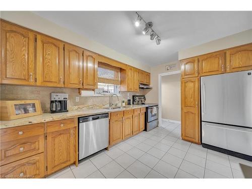 17 Gondola Crescent, Brampton, ON - Indoor Photo Showing Kitchen