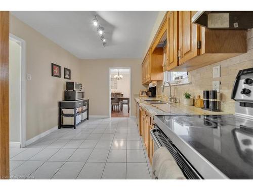 17 Gondola Crescent, Brampton, ON - Indoor Photo Showing Kitchen With Double Sink