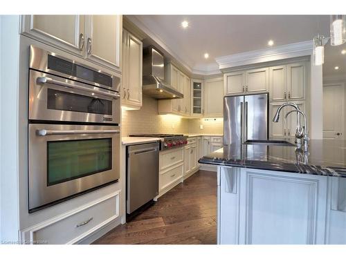 173 Sixteen Mile Drive, Oakville, ON - Indoor Photo Showing Kitchen With Upgraded Kitchen