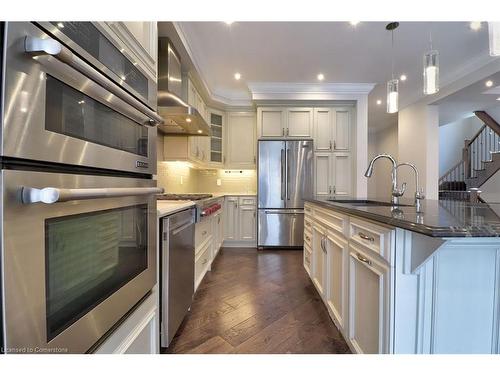 173 Sixteen Mile Drive, Oakville, ON - Indoor Photo Showing Kitchen With Upgraded Kitchen