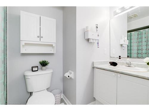 381 Ferndale Road S, Barrie, ON - Indoor Photo Showing Bathroom