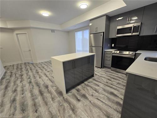 318 Mcleod Road, Niagara Falls, ON - Indoor Photo Showing Kitchen