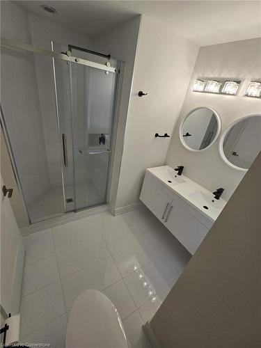 318 Mcleod Road, Niagara Falls, ON - Indoor Photo Showing Bathroom